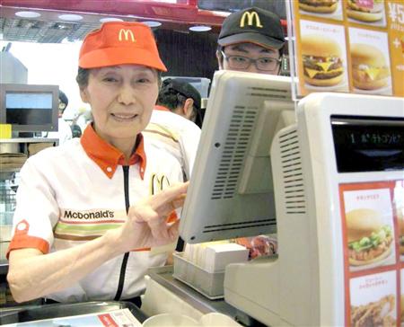 外人「日本のマクドナルドの店員の労働光景がヤバすぎる。マジキチだろｗｗｗｗｗｗ」